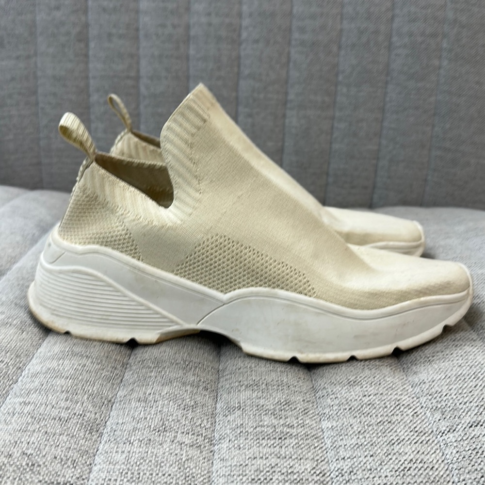 SLIP ON SNEAKER